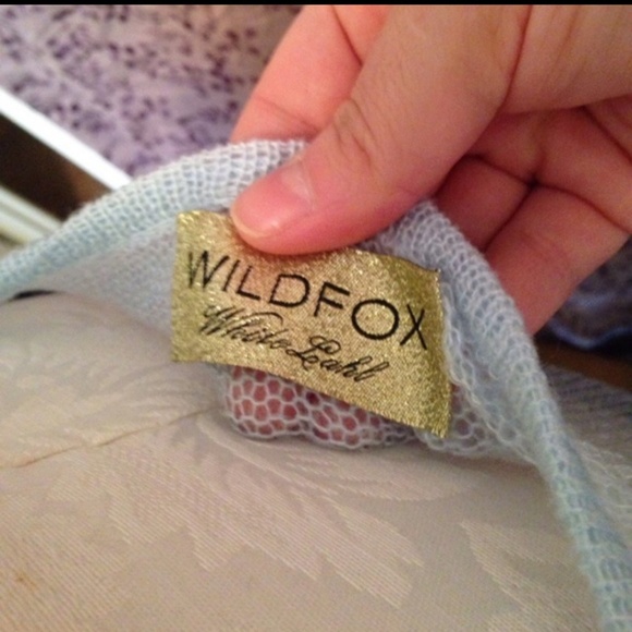 Trendy distressed sweater! - Picture 4 of 4